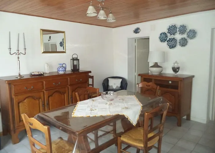 Maison De A Holiday home Creances